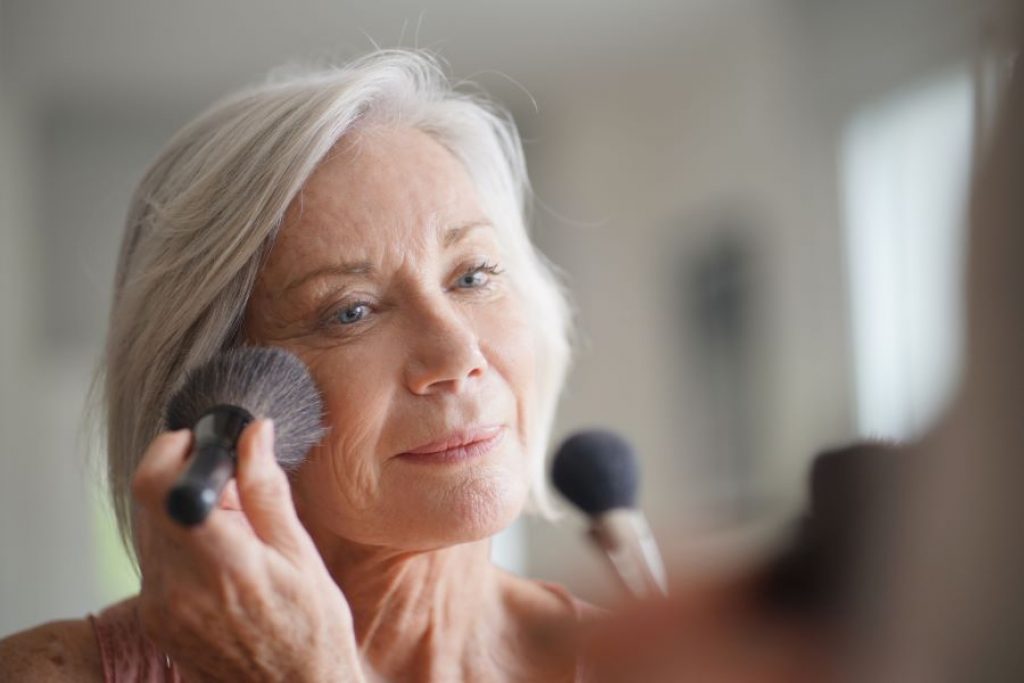 Makeup Tips Best for Seniors Bullide
