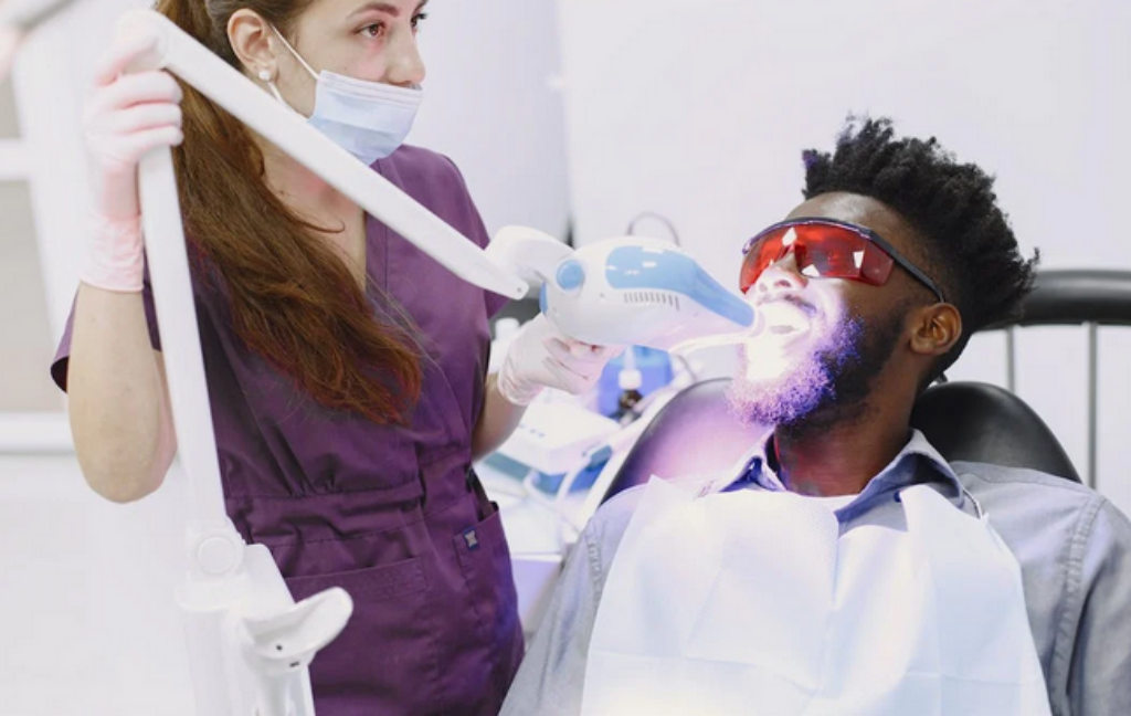 Best Teeth Whitening Clinics in Illinois