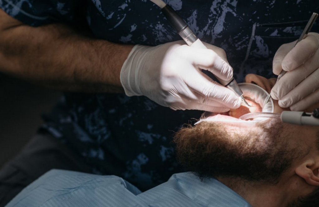 Best Teeth Whitening Clinics in Michigan