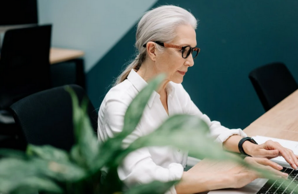 Best Online Jobs for Seniors in Ohio